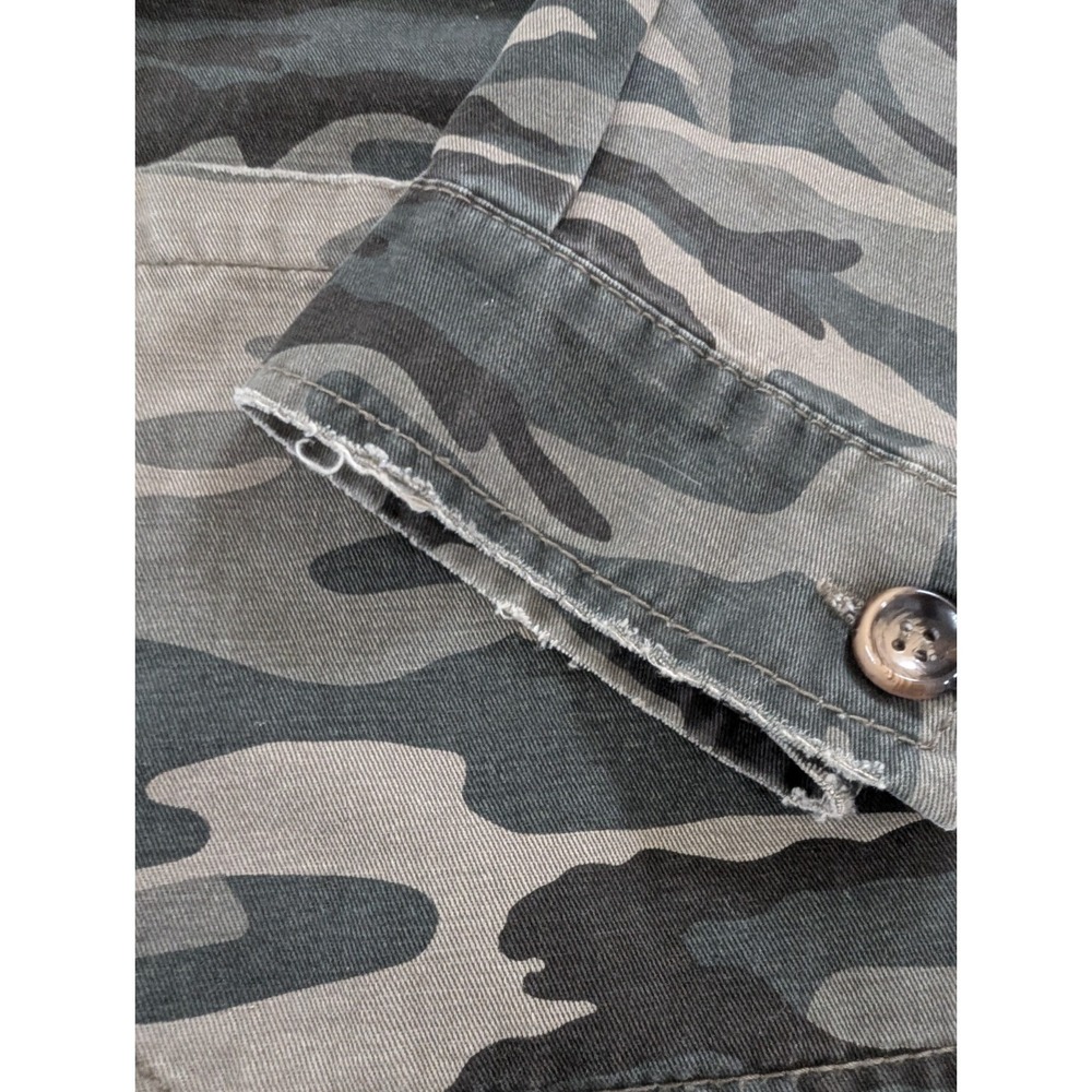 Lulus Camo Chore Jacket Shacket Lightweight Distressed Long Sleeve Womens Medium - Picture 13 of 16
